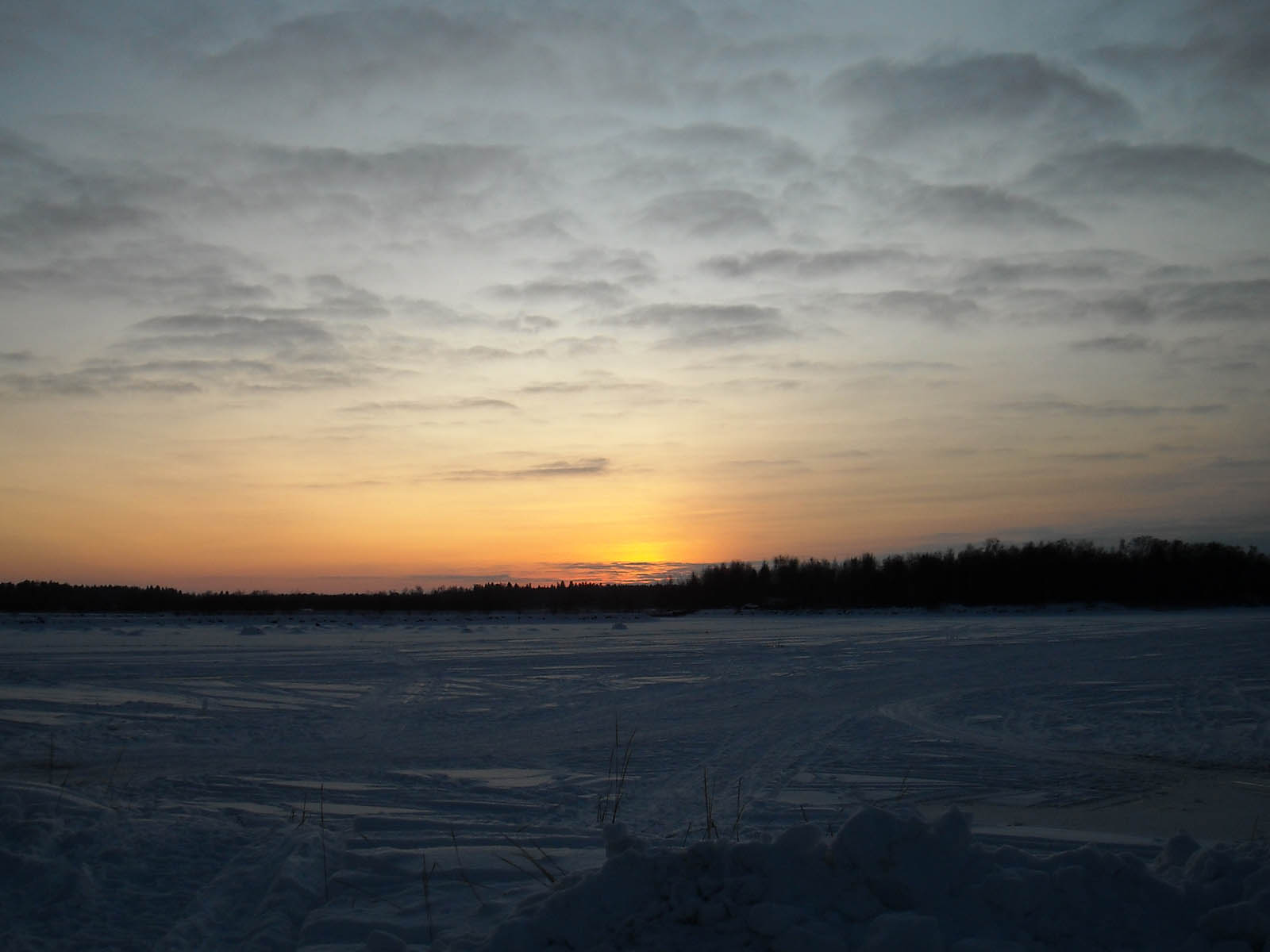 Talvimaisema meren jäällä,meri,talvi,talvimaisema,jää,ranta,taustakuva 